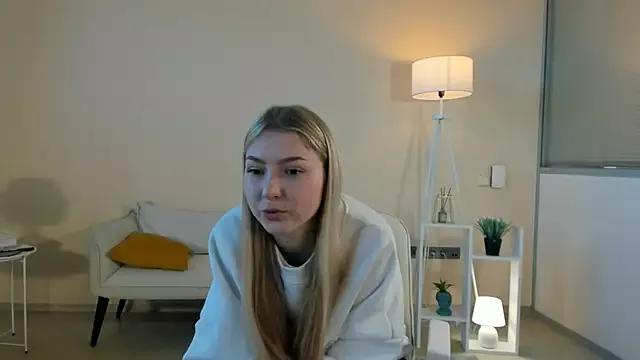 LaunaStrate from StripChat is Freechat