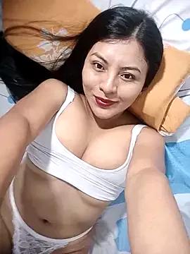 Laura---2012 webcams show profile image 