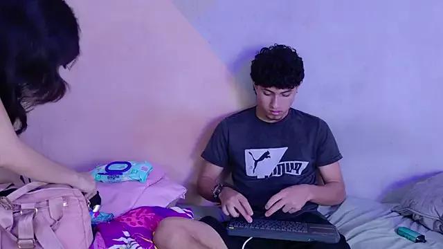 Laura_and_Kevin from StripChat is Freechat