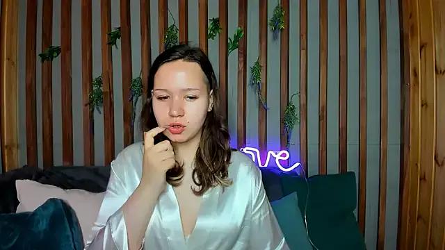 Laura_Ellinss from StripChat is Freechat