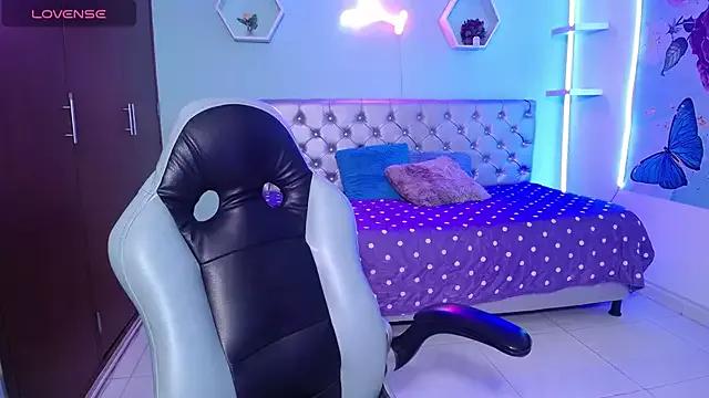 laura_hot19 from StripChat is Freechat