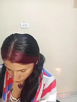 laurahotdirty from StripChat is Freechat