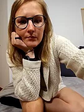 LauraLuxxx webcams show profile image 
