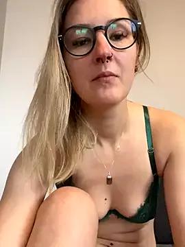 LauraLuxxx from StripChat is Freechat