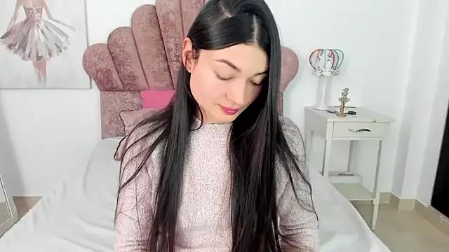 lauraparisi from StripChat is Freechat