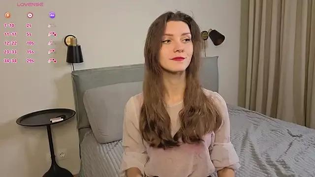 LauraYoungg from StripChat is Freechat