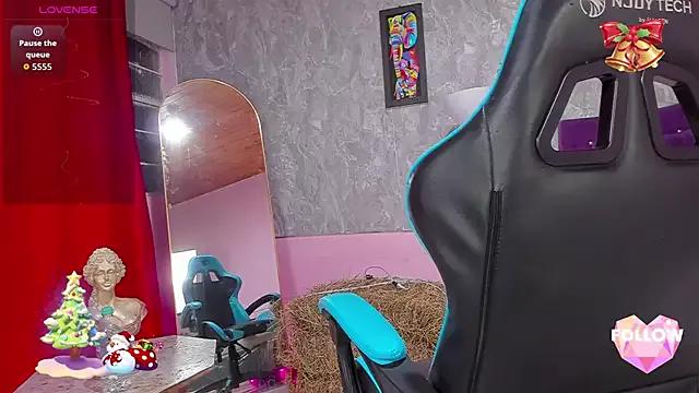 Lauren_smiles from StripChat is Freechat