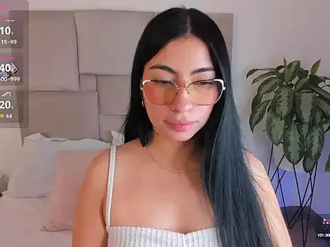 laurenn_smith from StripChat is Freechat