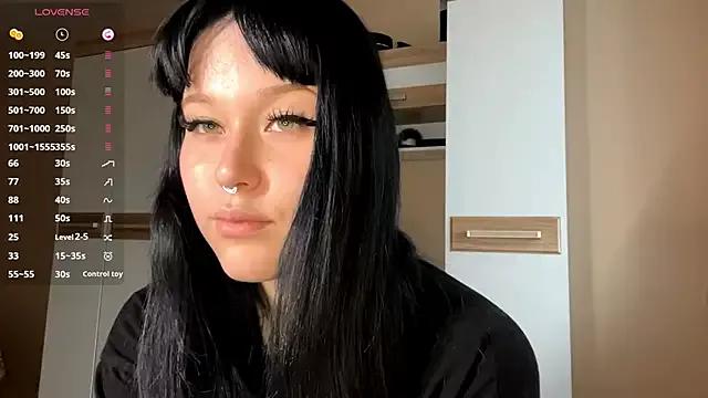 LaurenOveson from StripChat is Freechat