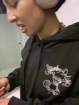 lauuraww from StripChat
