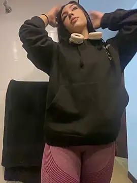 lauuraww from StripChat