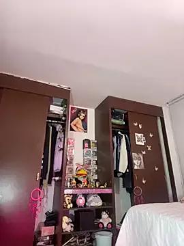 Lauuraww webcams show profile image 