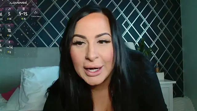 Layla_UK from StripChat