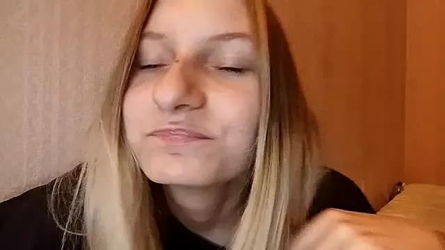 Laytafltsmile webcams show profile image 