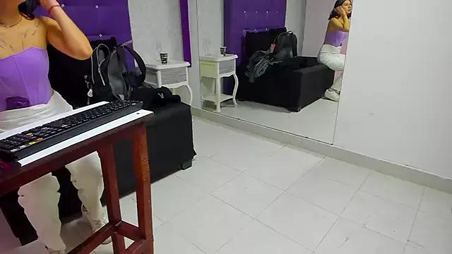 LeaMoreau22 from StripChat is Freechat