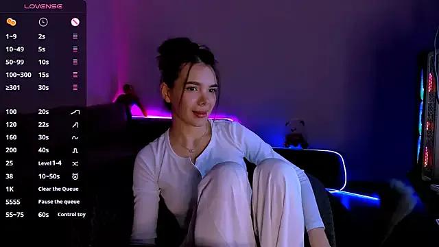 LeanaWILL from StripChat is Freechat