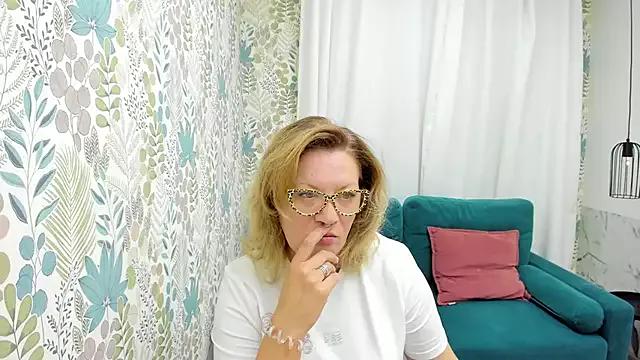 LeaPure from StripChat is Freechat
