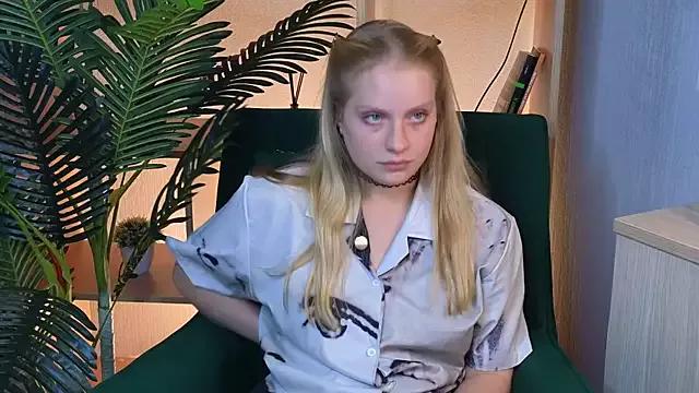 LeighannProo webcams show profile image 