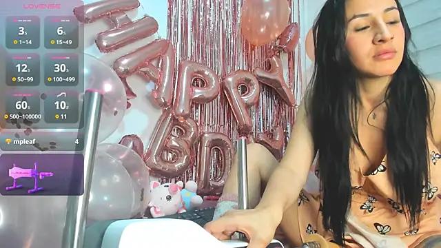 leila_petitee_ from StripChat
