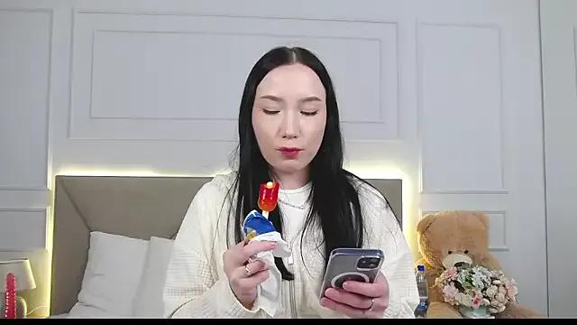 LeilaLow from StripChat is Freechat