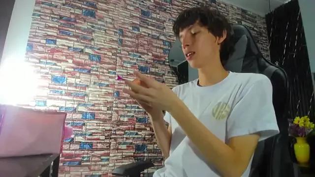 lenni_sirius on StripChat