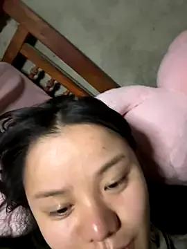 leo-kitty from StripChat is Freechat