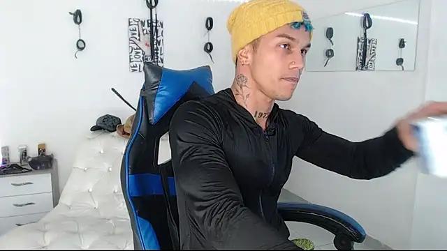 Leonard_Price from StripChat is Freechat