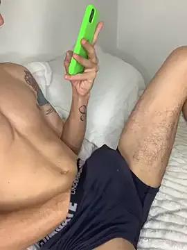 Leozin01 webcams show profile image 