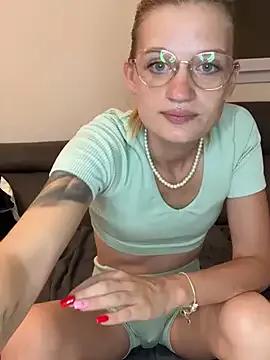 Lesamantssexy from StripChat is Freechat
