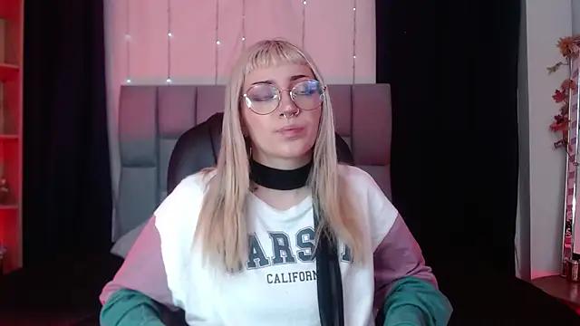 LessBoobs_gh from StripChat