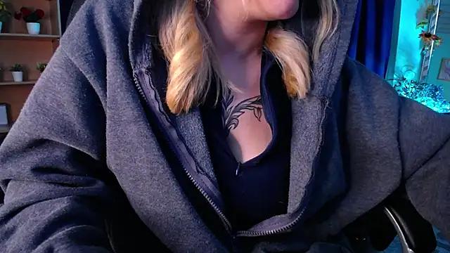 LessBoobs_gh from StripChat
