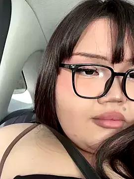 LeyaKhvon webcams show profile image 