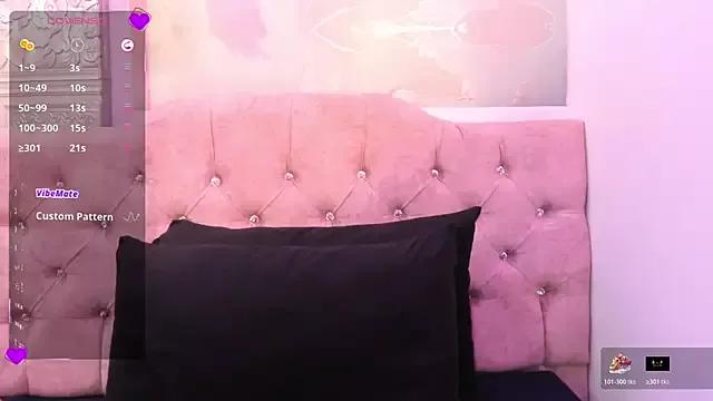 leyla_smithh from StripChat