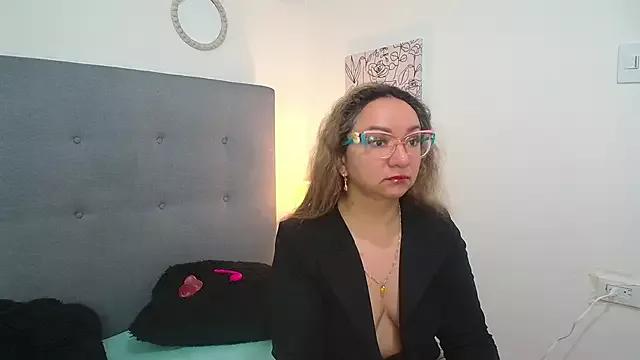 leyla_smithx from StripChat