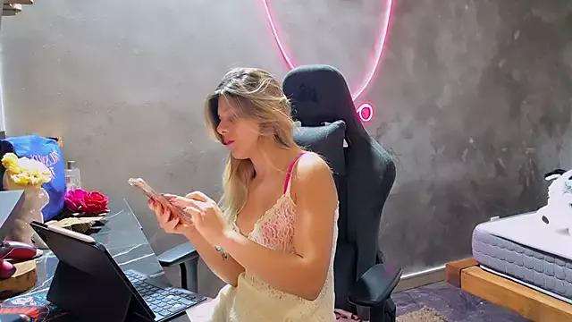 LeylaRosse from StripChat