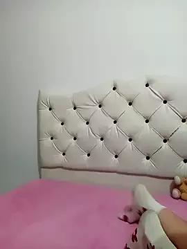 Photos of lia_whitexx from StripChat is Freechat