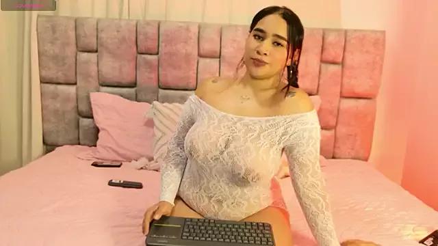 LiaraBloom from StripChat is Freechat
