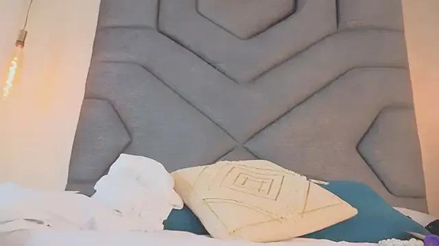 Liinda_Saenz from StripChat