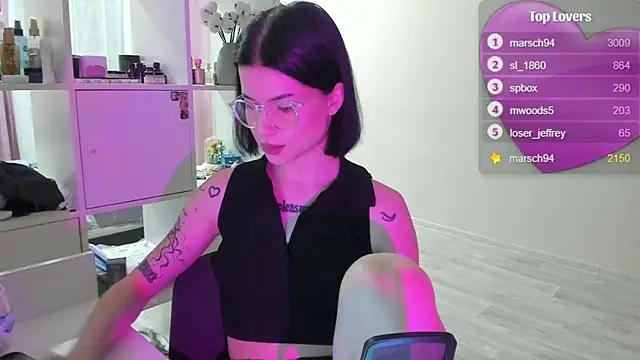 LilDarling1 from StripChat
