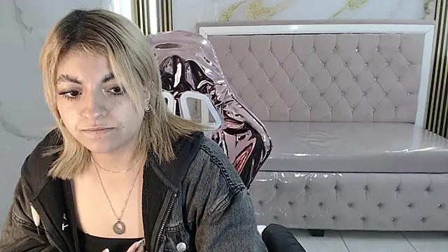 lili_conor_s from StripChat
