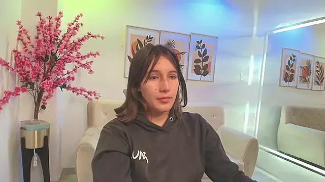 Lili_scott from StripChat is Freechat