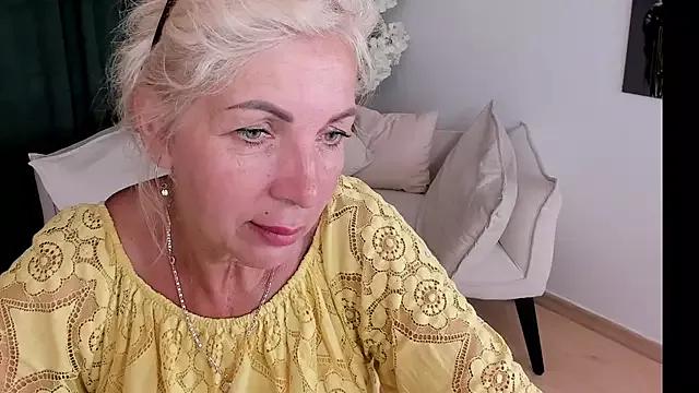 LiliaMoons from StripChat