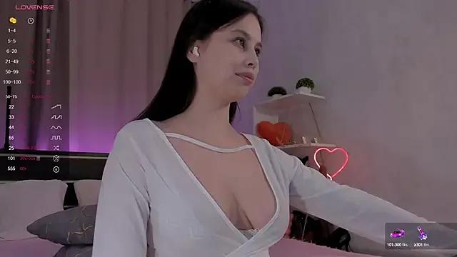 Lilian_Edgars from StripChat is Freechat