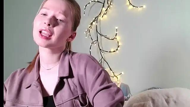 LiliMooooon from StripChat