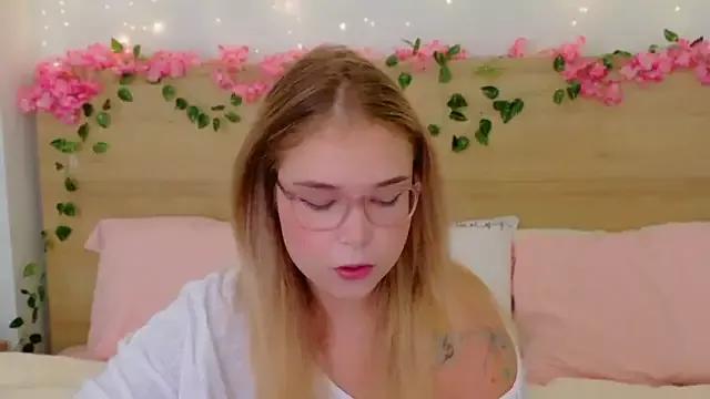 Lilith_Bonheur from StripChat is Freechat