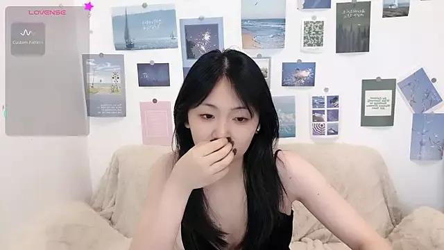 LiLiYbaby from StripChat