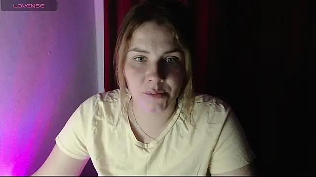 LilleHummer666 from StripChat