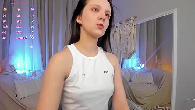 LilLisa from StripChat is Freechat