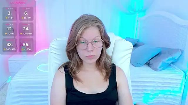 Lilly_Belly from StripChat