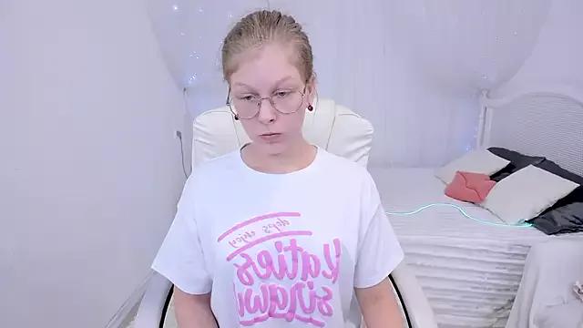 Lilly_Belly from StripChat